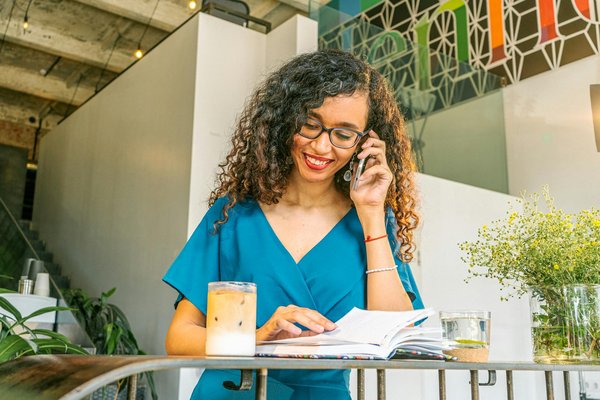 Comment porter un sous-pull : astuces et conseils de style pour toutes les saisons